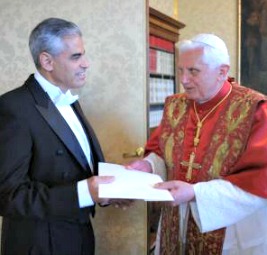 Miguel Diaz, U.S. Ambassador to the Holy See from 2009-2012, presents his credentials to Pope Benedict XVI.