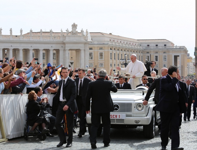 Pope Francis greets pilgrims from the popemobile during the General Audience in St. Peter's Square, May 25, 2016.