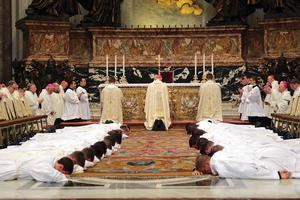 Above, Cardinal Sean Patrick O’Malley of Boston celebrates the ordination of deacons from the Pontifical North American College in Rome at St. Peter’s Basilica Sept. 29, 2016. Below, Bishop Arthur Bishop Serratelli poses with the six men of various backgrounds, life experiences and ages whom he ordained to the priesthood of the Diocese of Paterson, New Jersey, June 19, 2010, in the Cathedral of St. John the Baptist in Paterson. The priests are (from left): Father Benjamin Williams, Father Stephen Sniscak, Father Brian Quinn, Father Amadito Flores, Father Manuel Guevara and Father Daniel O’Mullane. 