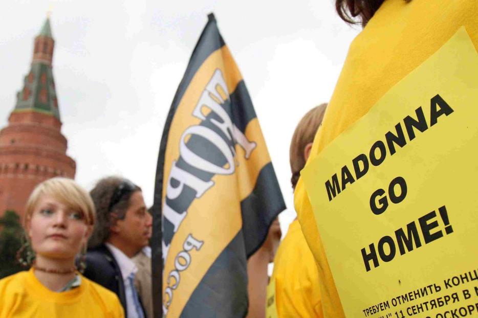 Protestors demonstrate in September 2006 against Madonna's concert in Moscow.
