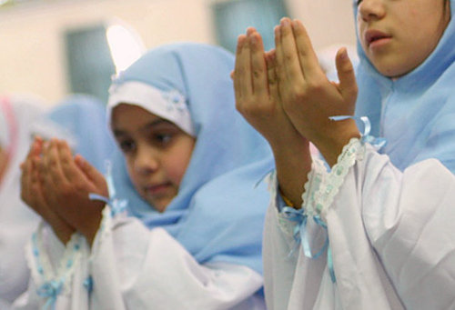 Muslim Children Praying