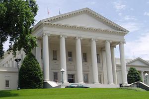 Photo of the Virginia State Capitol in 2003.
