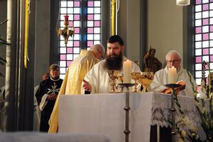 From top to bottom: Bishop Dávid Tencer of the Diocese of Reykjavik celebrates Mass at the Cathedral of Christ the King. At the rectory of Christ the King, Father Patrick Breen (l), John Aidan Byrne (c) and Deacon Michael Friggie (r) are all smiles. The diocesan pilgrimage to Mariulind on the west coast draws the faithful. Nuns at St. Thorlac Church in Reyðarfjörður are happy in their vocations and the lovely locale. And the cathedral draws worshippers, who number many immigrants and youth. 