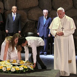  Two young students who live in Israel, Eva Kolodkina and Hoang Huy Nguyen, help Pope Francis lay a wreath May 26 at Israel’s Yad Vashem Holocaust Memorial.