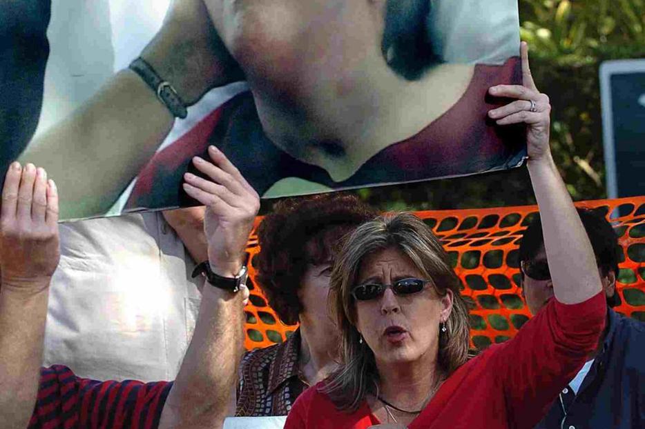 Praying for Terry Schiavo in 2005.