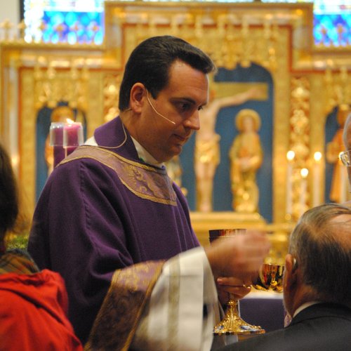 Bishop-elect Steven Lopes distributes Communion. 