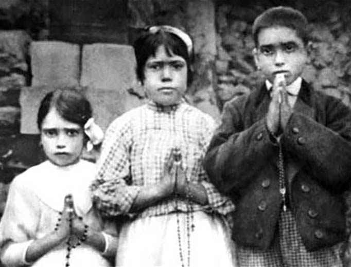 From left: Jacinta Marto (age 7), Lúcia Santos (age 10) and Francisco Marto (age 9)