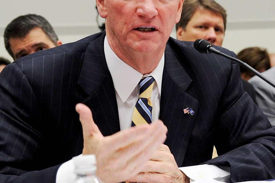 GM CEO Richard Wagoner asks Congress for money Dec. 5.