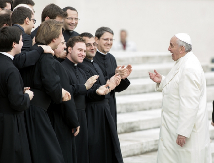 Pope Francis greets priests and pilgrims after his General Audience, 2018. 
