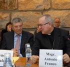 Yad Vashem Chairman Avner Shalev (l.) and Vatican Nuncio Archbishop Antonio Franco.