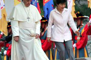 Pope Francis is received at the presidential palace in Seoul.
