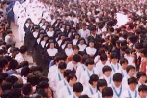 'Underground' Chinese Catholics processing at the Shrine for Our Lady of China in Dong Lu, prior to the shrine's destruction in 1996 by the Chinese government.