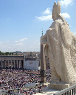 The crowd of around 70,000 pilgrims at the June 5 general audience.