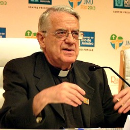 Father Federico Lombardi talks to reporters July 22  at the WYD media center in Rio de Janeiro.