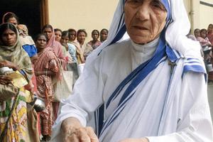 Mother Teresa of Calcutta serves the poor Dec. 5, 1980, at her mission in Calcutta, India.