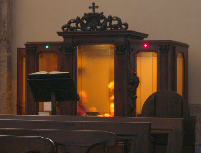 Photo: Maurizio OM Ongaro, “Confessionale Basilica Sant'Ambrogio Milano”, 2014