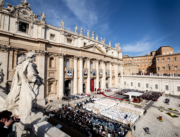 Pope Francis celebrates the Canonization Mass of Sts. John Henry Newman, Sister Irmã Dulce Pontes, Mother Giuseppina Vannini, Mother Mariam Thresia, and Marguerite Bays in St. Peter's Square, Oct. 13, 2019.