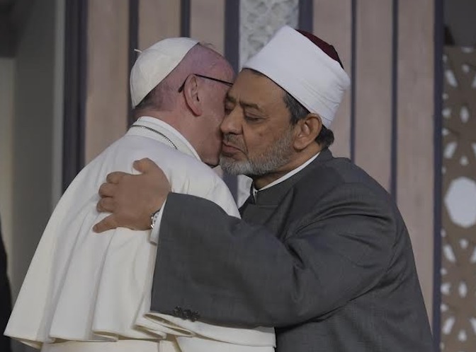 Pope Francis embracing Sheikh Ahmed el-Tayeb, the Grand Imam of Al-Azhar, April 28, 2017.