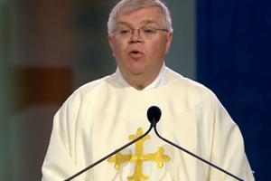 Father Doug Grandon preaches at the closing Mass of ‘SEEK 2019.’ 