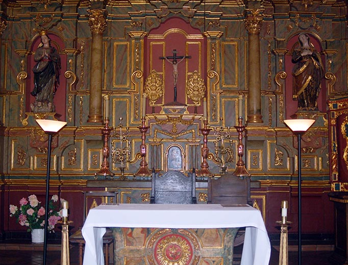 ABOVE: Mission Dolores in San Francisco (photo courtesy Jim Graves). BELOW: Sacred Heart Chapel, Sacred Heart Retreat House, Alhambra (photo courtesy Carmelite Sisters of the Most Sacred Heart).