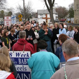 A priest leads pro-lifers in prayer outside the Northern Illinois Women&#8217;s Center in 2010.