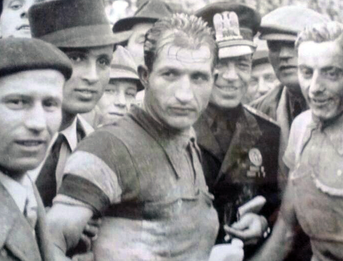 Gino Bartali (center) between 1940 and 1943.