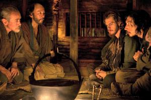 CHRISTIAN PERSECUTION. Andrew Garfield (second from right) and Adam Driver (r) portray Jesuit priests in 17th-century Japan amid a culture that demands apostasy for Christians. Paramount Pictures
