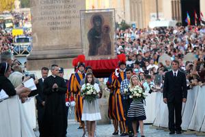 Pope Francis led a prayer vigil for peace in Syria in St. Peter's Square on September 7, 2013. (Lauren Cater/Catholic News Agency)