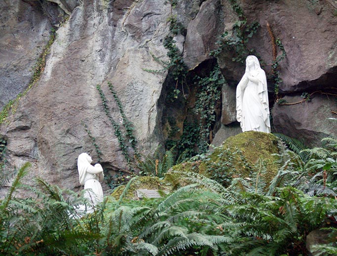 ABOVE: The Grotto in Portland, Oregon. BELOW RIGHT: Mission San Xavier del Bac in Tucson, Arizona. BOTTOM: San Javier Mission near Loreto, Baja California, Mexico.