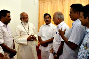 Cousins of kidnapped Salesian Fatherr Tom Uzhunnalil meet with Cardinal George Alencherry, second from left, major archbishop of the Syro-Malabar Catholic Church in Kerala, at Mukkootuthara, on Dec. 29.