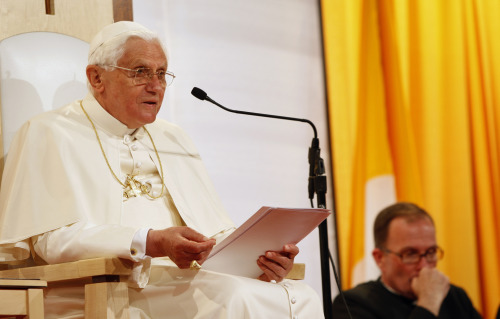 POPE ADDRESSES CATHOLIC EDUCATORS.
Pope Benedict XVI addresses Catholic educators gathered at The Catholic University of America in Washington during his 2008 visit. Vincentian Father David O’Connell, president of CUA, is at right. 
