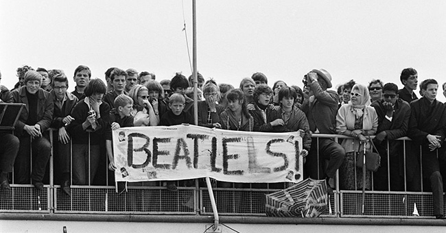 Fans greet the arrival of the Beatles at Amsterdam Airport Schiphol on June 5, 1964. (Photo Credit: By Nationaal Archief, Den Haag, Rijksfotoarchief: Fotocollectie Algemeen Nederlands Fotopersbureau (ANEFO), CC BY-SA 3.0, via Wikimedia Commons)