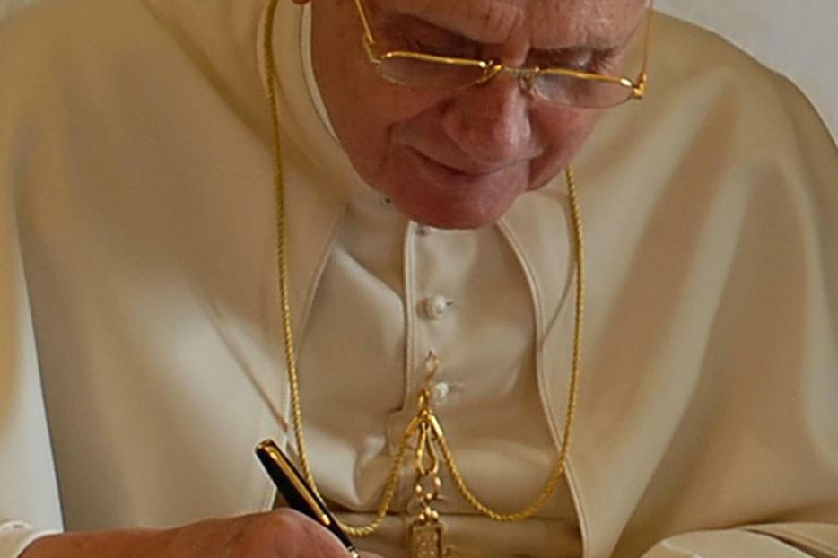 The Pope signs his second encyclical, Spe Salvi.