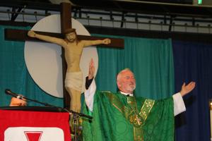 Auxiliary Bishop David O’Connell of Los Angeles at Mass at the Aug. 31 Southern California Renewal Communities convention. Shortly after this photo was taken, the bishop grew emotional  over the clerical crisis during adoration.