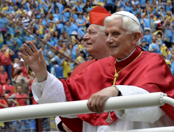 Benedict XVI meets with young candidates for confimation at the San Siro stadium during the 7th World Meeting of Families.






