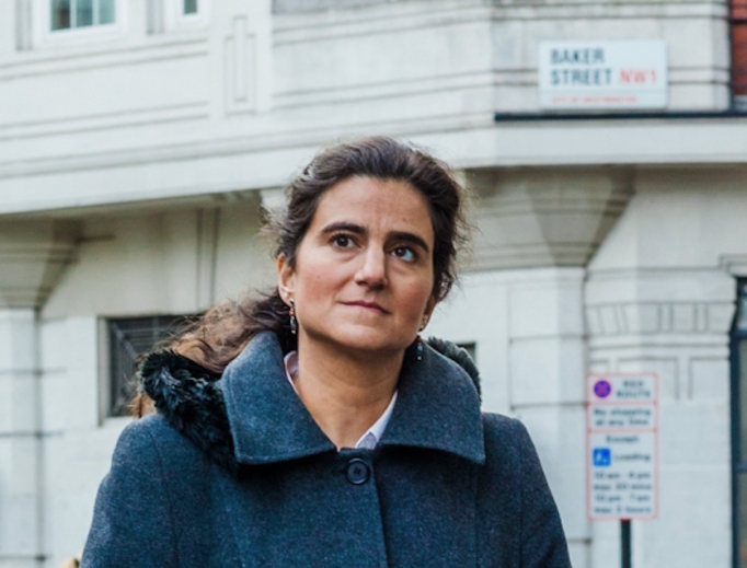 Author Fiorella de Maria walks along Baker Street.