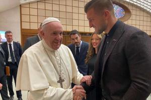 Pope Francis meets with Tim Tebow. 