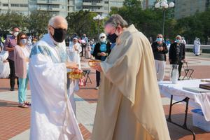 Archbishop Cordileone celebrates Mass on the Cathedral Plaza in San Francisco on Aug. 22, 2020