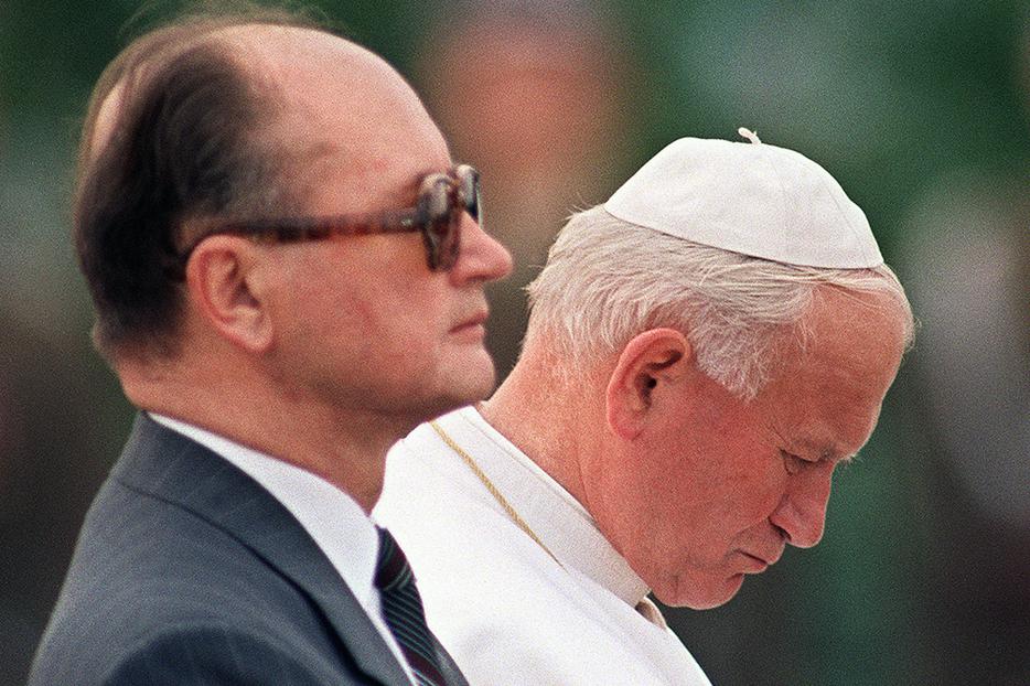 Pope St. John Paul II meets the Polish Communist premier, General Wojciech Jaruzelski, on June 14, 1987, at Warsaw’s Okecie Airport.