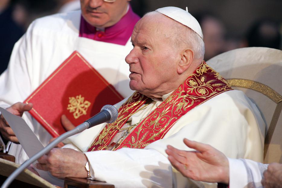 Pope John Paul II celebrates the Feast Day of the Immaculate Conception near the Spanish steps in Rome, on December 08, 2004.