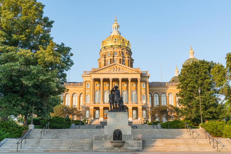 Facade of the Iowa Capitol in Des Moines