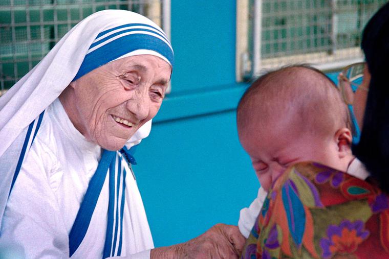 St. Teresa of Calcutta greets a child at the Gift of Love Home on Oct. 20, 1993, in Singapore.