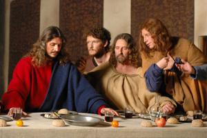 The nine-minute tableau vivant is presented in slow motion, bringing the famous painting to life.