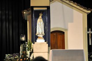 Image of Our Lady of Fátima in the Chapel of the Apparitions.