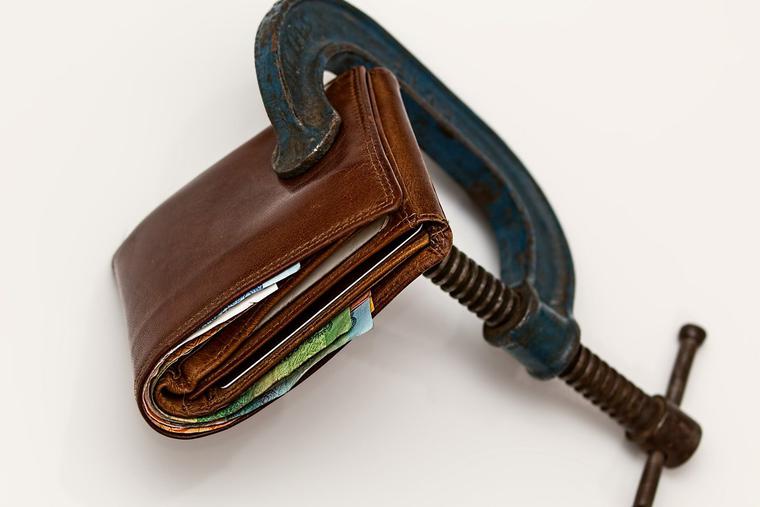 Credit Squeeze by Steve Buissinne from Pixabay