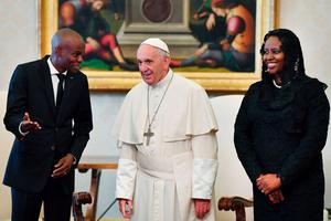 Pope Francis (C) listens to Haitian President Jovenel Moise (L) while his wife Martine Marie Etienne Joseph smiles, during a private audience on January 26, 2018 at the Vatican.