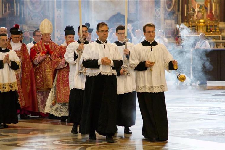 Pontifical Mass in the Vetus Ordo (Extraordinary Form) for pilgrims on the occasion of the tenth anniversary of 'Summorum Pontificum' inside St. Peter's Basilica, Sept. 16, 2017