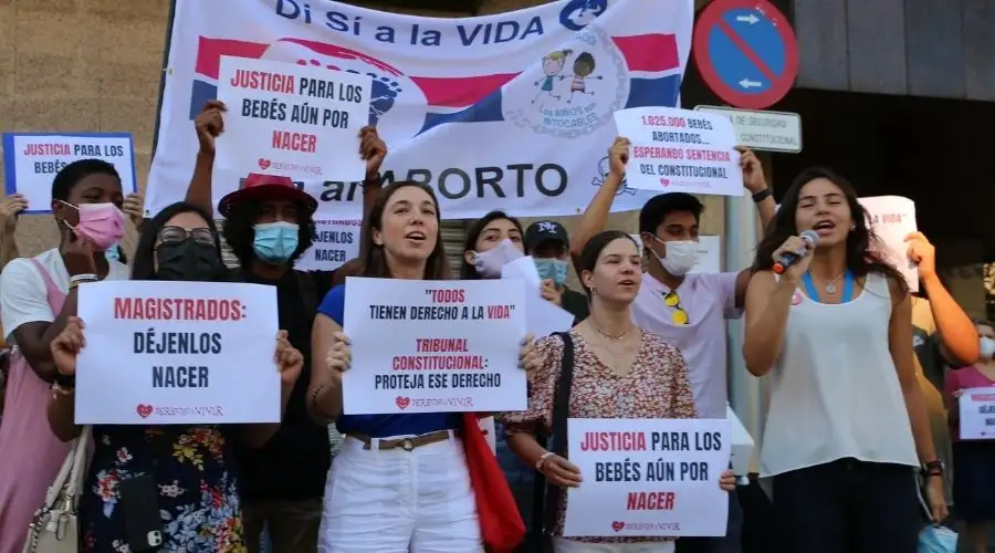Prolifers before the Constitional Court of Spain in Madrid, Aug. 20, 2021.