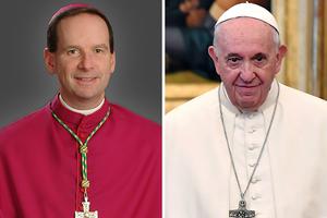 Bishop Michael F. Burbidge of Arlington (l) and Pope Francis