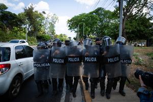 Police repression against journalists who tried to cover the capture of the presidential candidate Cristiana Chamorro in June 2021.